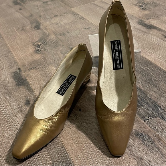 Stuart Weitzman Vintage Gold Leather Kitten Heel Pump Studded Size 10 - Picture 5 of 13